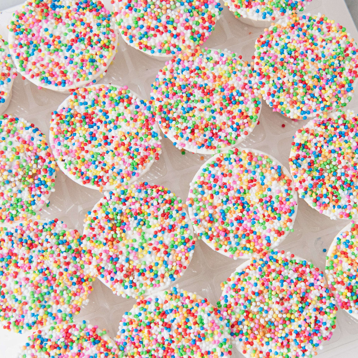 16pcs Viral Dot Cupcake In Gift Box | $48.80 Nett