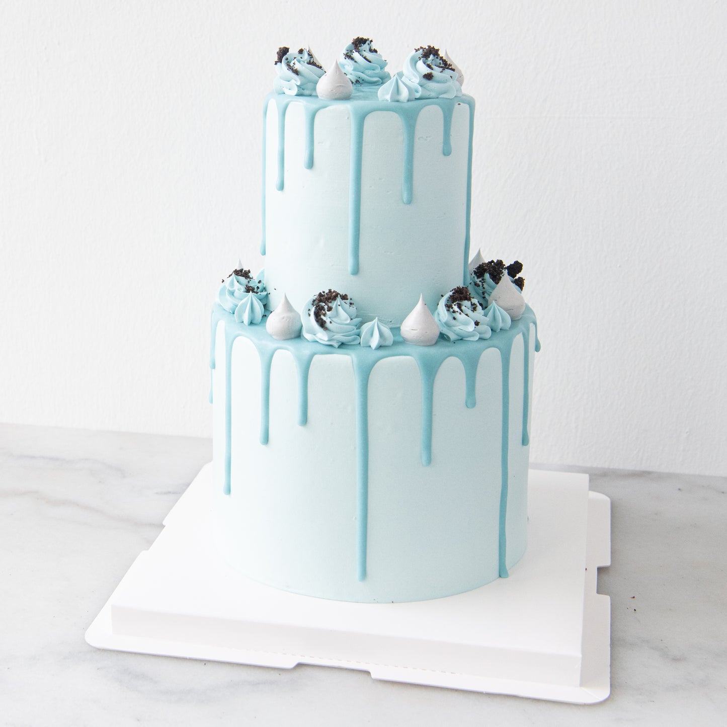 2-Tiers Cookies and Cream Cake with 9pcs Macaron (Customised Pre order 3 days in advance)