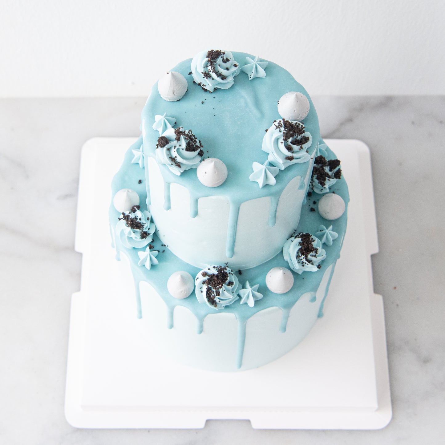 2-Tiers Cookies and Cream Cake with 9pcs Macaron (Customised Pre order 3 days in advance)