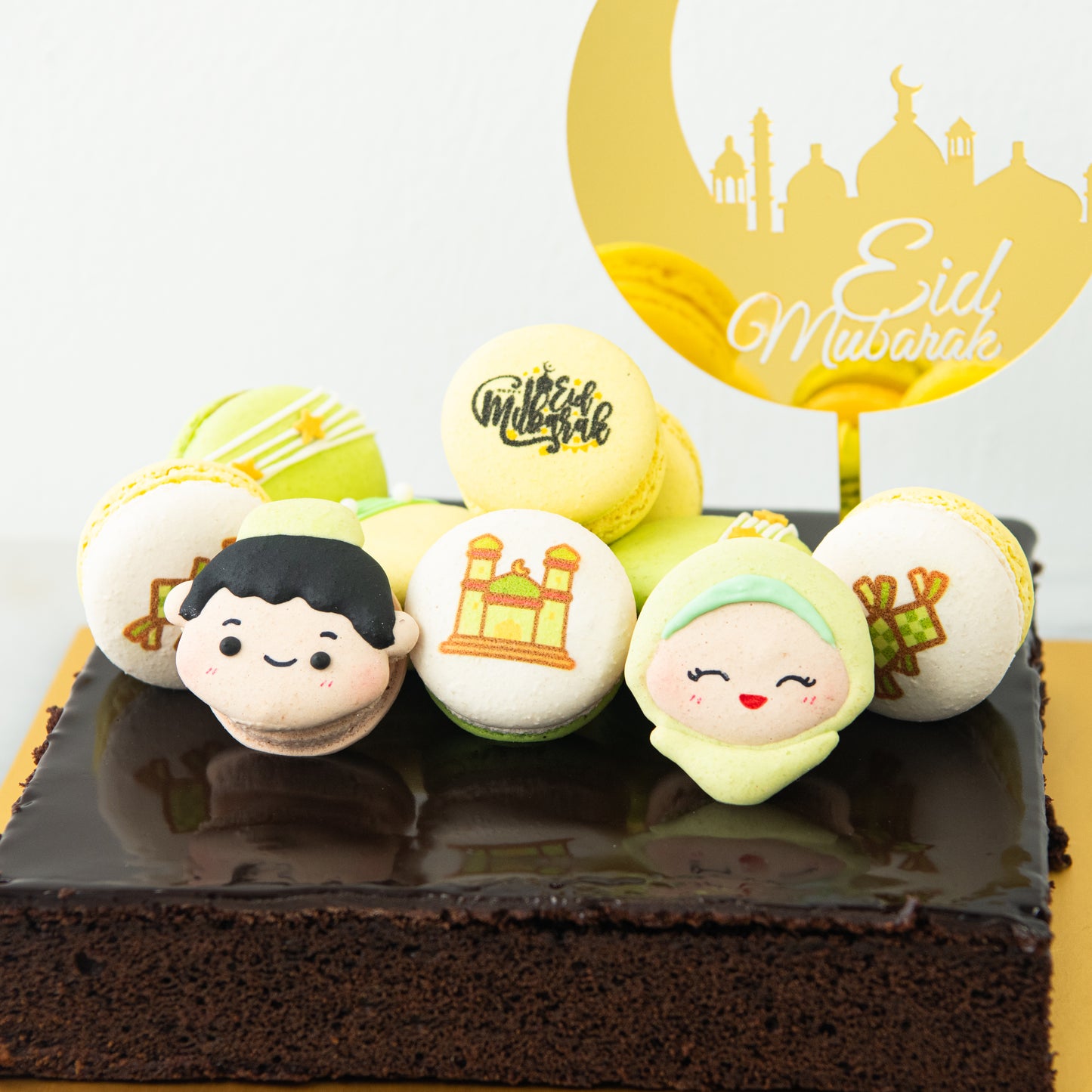 Happy Eid Mubarak! | Raya Royale Big Brownie In Gift Box | $73.80 Nett