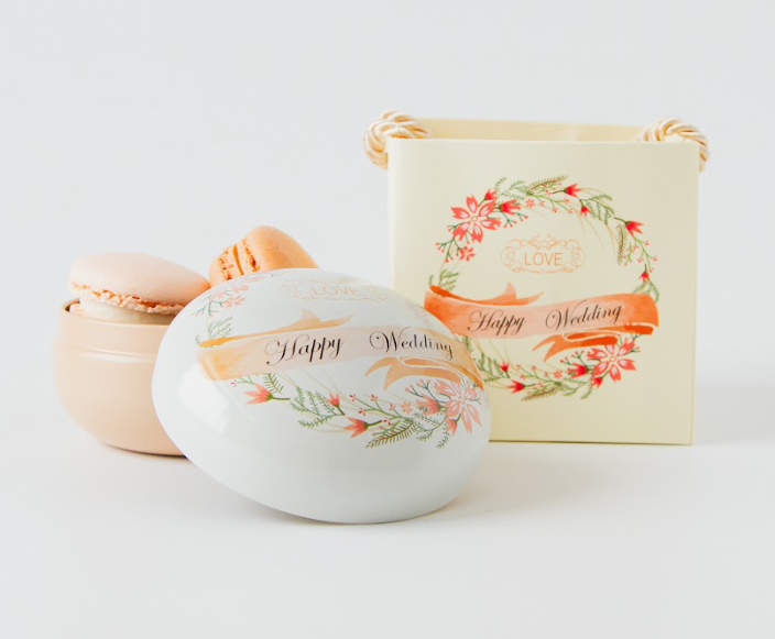 Wedding Door-Gift | 2pcs Macarons in Round Tin "HAPPY WEDDING" Box & Paper Bag