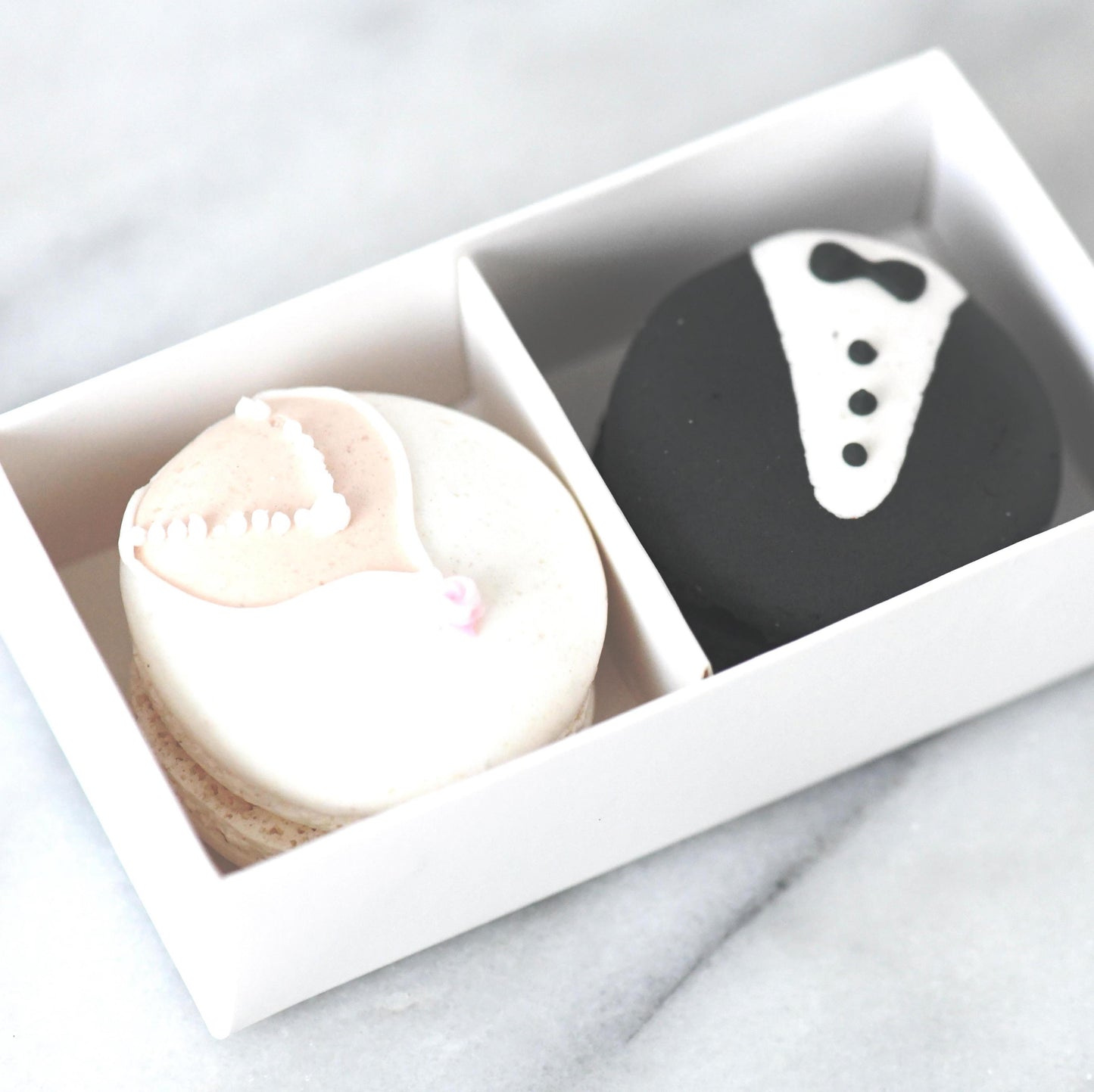 Wedding Bride & Groom Character Macarons (2pcs) | Gift Box with Transparent Sleeve