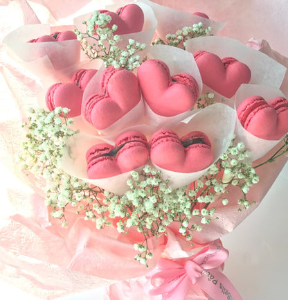 Macarons Bouquet Flowers (10pcs Heartshaped) with Fresh Flower and Ribbon + 10pcs Box