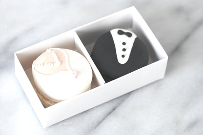 Wedding Bride & Groom Character Macarons (2pcs) | Gift Box with Transparent Sleeve