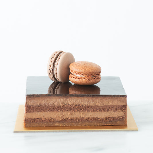 Sales! Crunchy Hazelnut Chocolate Cake (Petite) | Free 2 pcs Macarons | $35.80 nett only